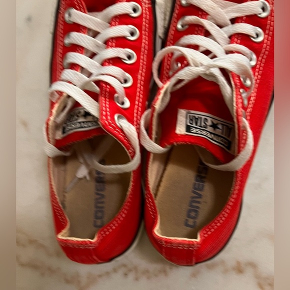 Converse Chuck Taylor Red Low top Unisex Sneakers Women’s Size 7 M Size 5 - Picture 4 of 6